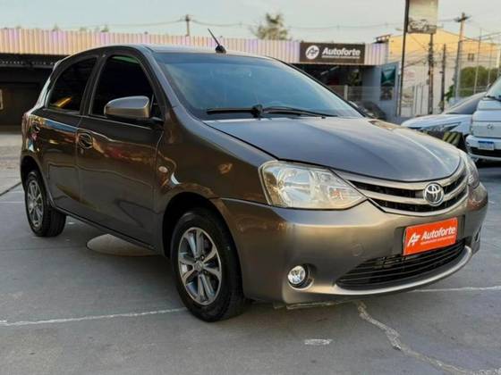 TOYOTA ETIOS 1.5 XS 16V FLEX 4P AUTOMÁTICO TOYOTA ETIOS 1.5 XS 16V FLEX 4P AUTOMÁTICO
